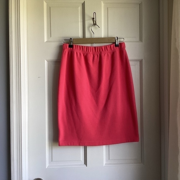 Milano Design Group Women’s Coral Skirt.  Size M. - Picture 2 of 3